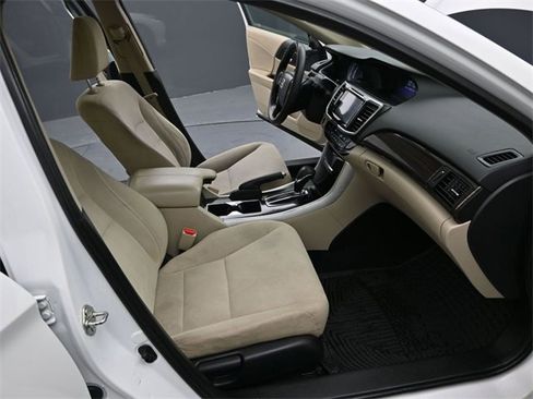 Used 2017 Honda Accord EX image 25