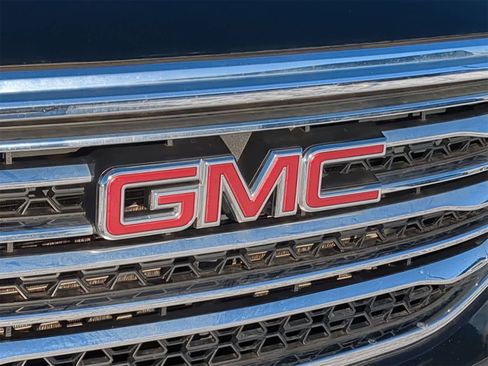 Used 2018 GMC Acadia SLT image 19