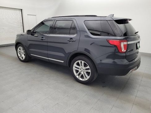 Used 2017 Ford Explorer XLT w/ Equipment Group 202A FWD image 3