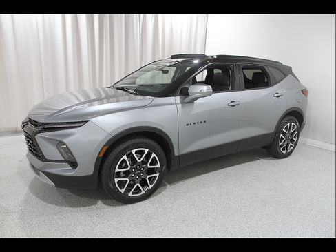 Used 2026 Chevrolet Blazer LT w/ LPO, Black Sport Package AWD/4WD image 3