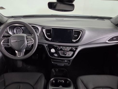 New 2026 Chrysler Pacifica Select image 41