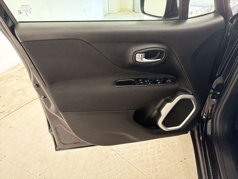 Used 2021 Jeep Renegade Latitude AWD/4WD image 19