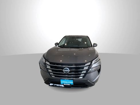 Used 2024 Nissan Rogue SV image 3