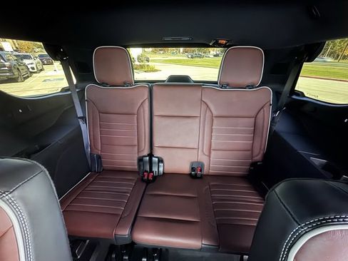 Used 2024 GMC Yukon Denali Ultimate image 17