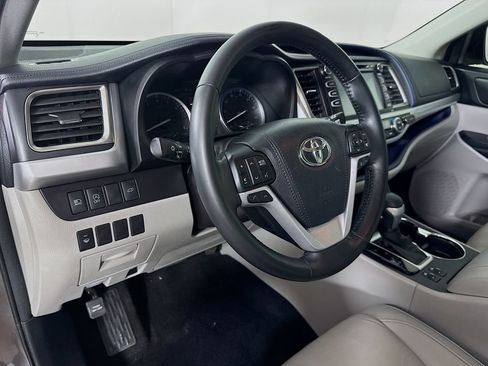 Used 2018 Toyota Highlander XLE FWD image 10