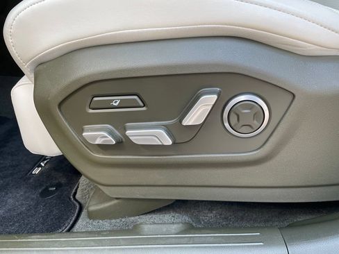 Used 2025 Hyundai Santa Fe Calligraphy FWD image 11