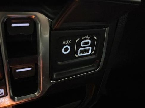 Used 2022 Jeep Gladiator Rubicon AWD/4WD image 29