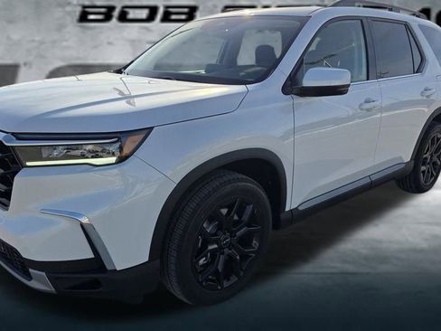New 2025 Honda Pilot Touring image 1