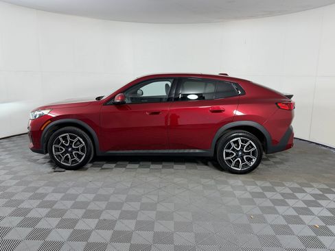 Used 2025 BMW X2 xDrive28i AWD/4WD image 2