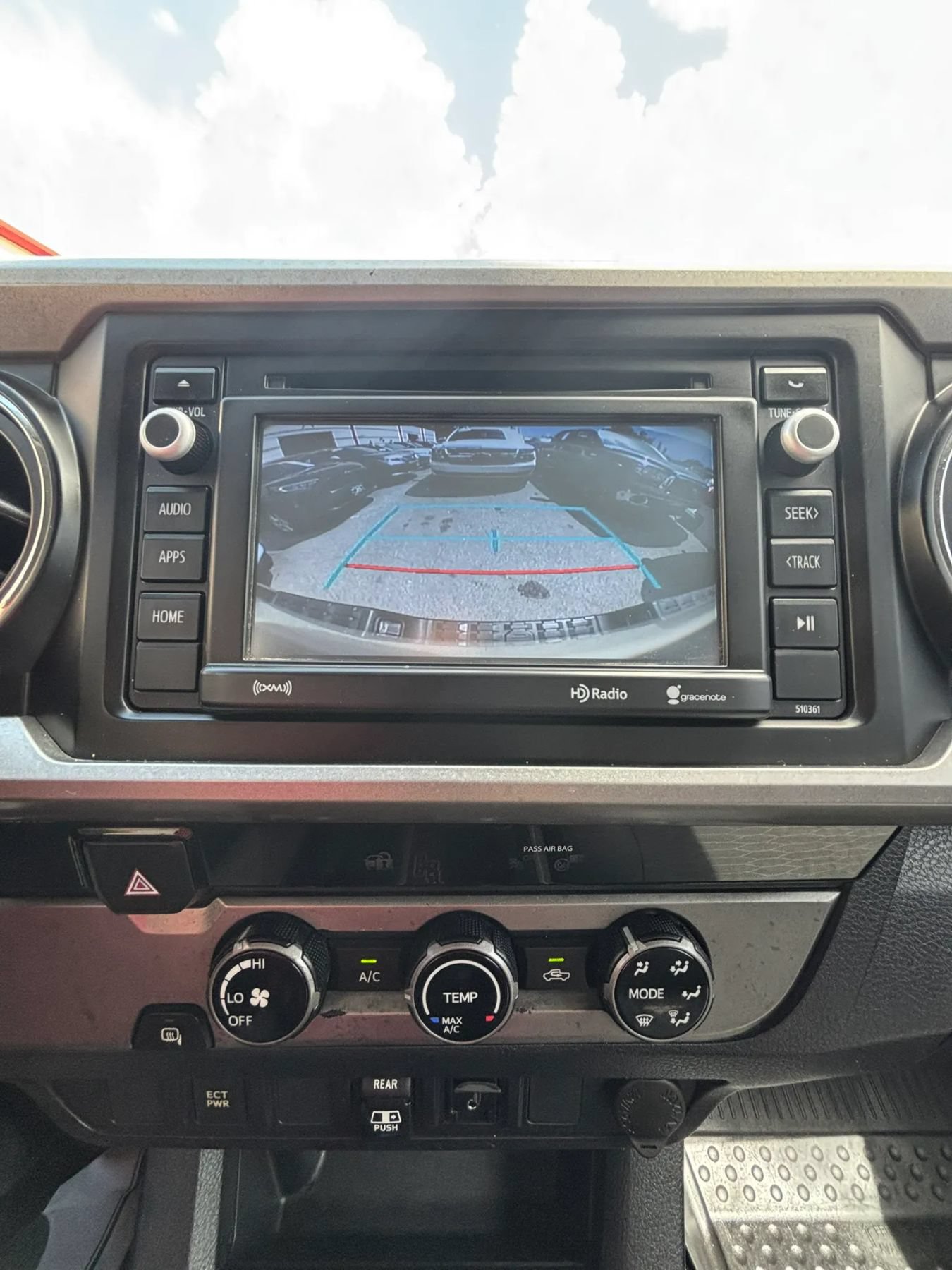 Used 2018 Toyota Tacoma SR5 RWD image 12