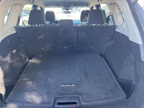 Used 2023 Nissan Rogue SV image 16