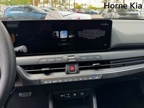 New 2025 Kia K4 LXS image 16