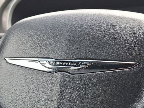 Used 2025 Chrysler Pacifica Select image 31