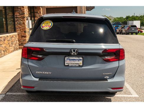 Used 2024 Honda Odyssey Sport image 4