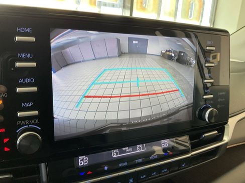 Used 2021 Toyota Sienna XLE image 16