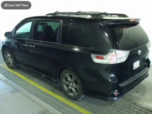 Used 2015 Toyota Sienna SE Premium FWD image 2