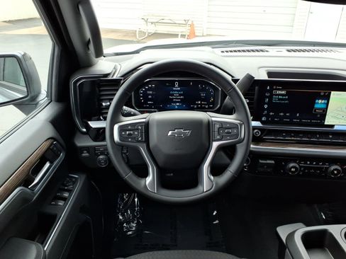 Certified 2026 Chevrolet Silverado 1500 RST AWD/4WD image 14