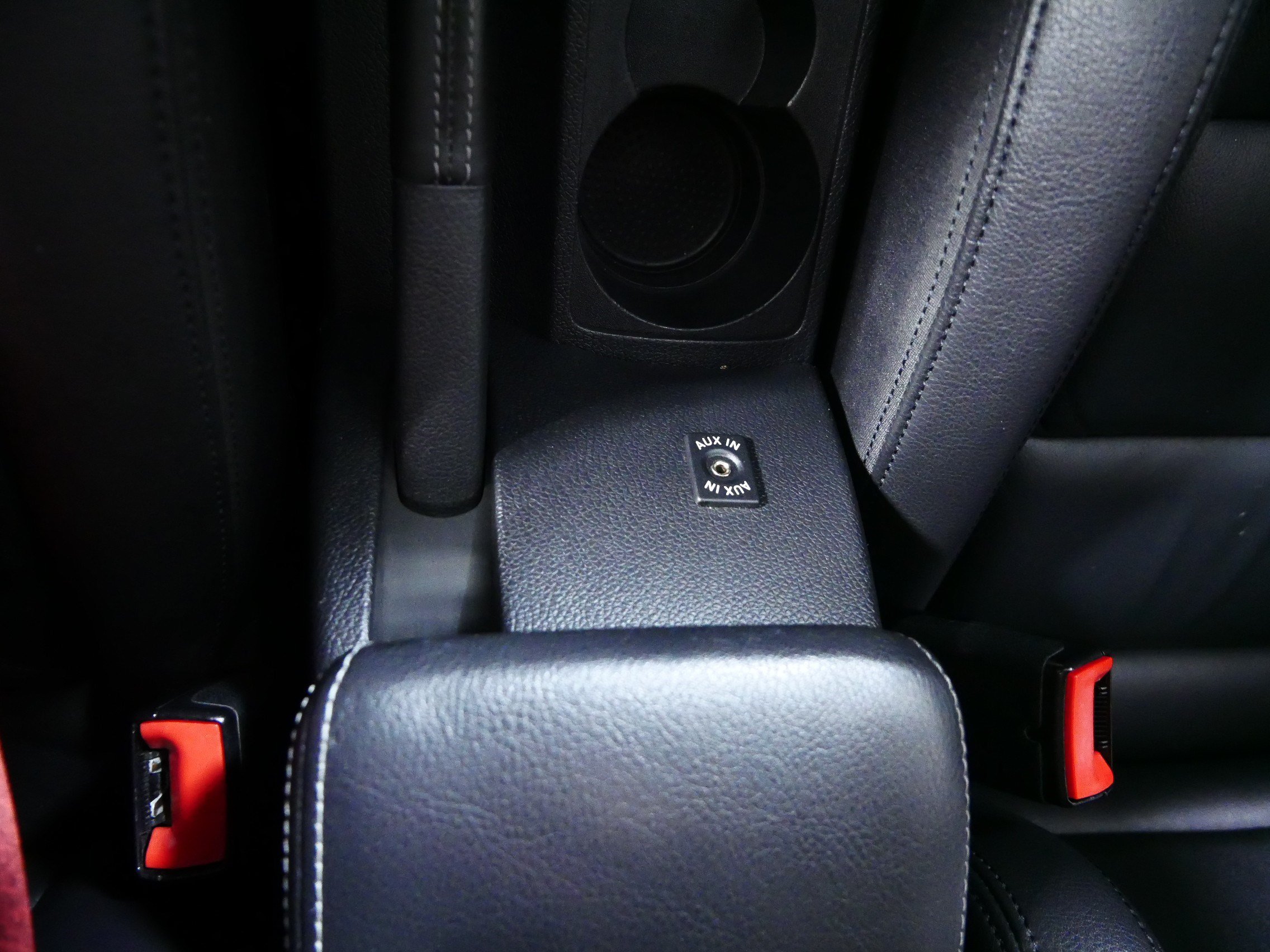 Used 2013 Volkswagen Golf R 4-Door AWD/4WD image 29