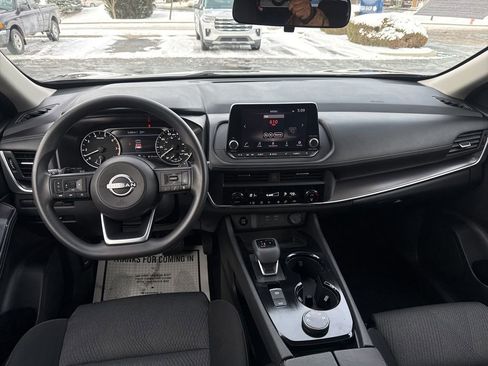 Used 2024 Nissan Rogue SV image 17