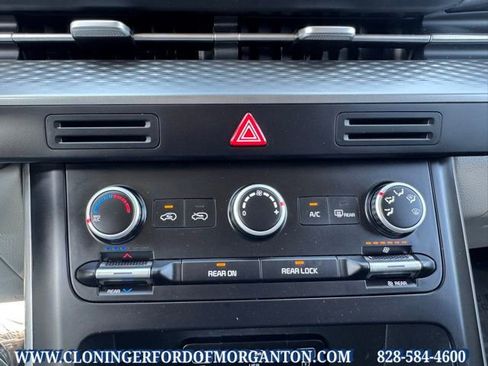 Used 2023 Kia Carnival LX image 28