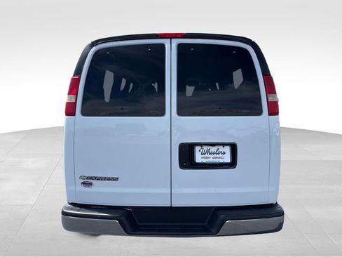 Used 2015 Chevrolet Express 2500 LT w/ LT Preferred Equipment Group RWD image 4