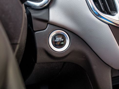 Used 2018 Chevrolet Equinox LT FWD image 31