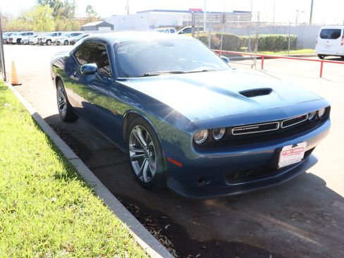 Used 2020 Dodge Challenger R/T image 2