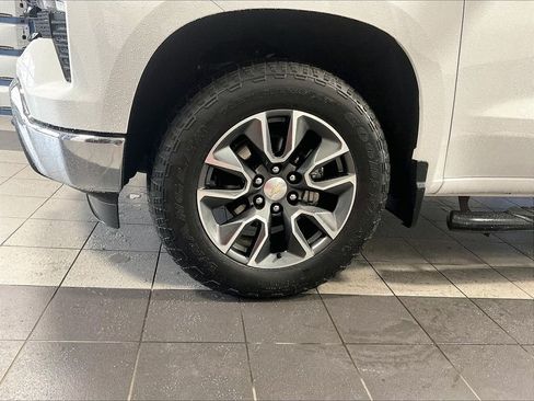 Used 2023 Chevrolet Silverado 1500 LT AWD/4WD image 7