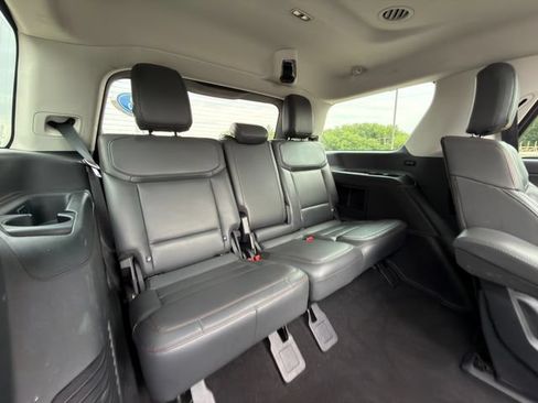 Used 2025 Ford Expedition Active AWD/4WD image 12