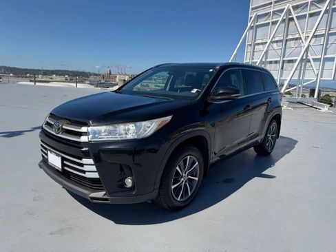 Used 2017 Toyota Highlander XLE AWD/4WD image 8