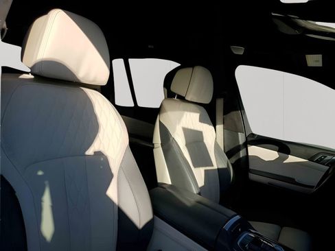 Used 2023 BMW X7 M60i w/ Executive Package image 15