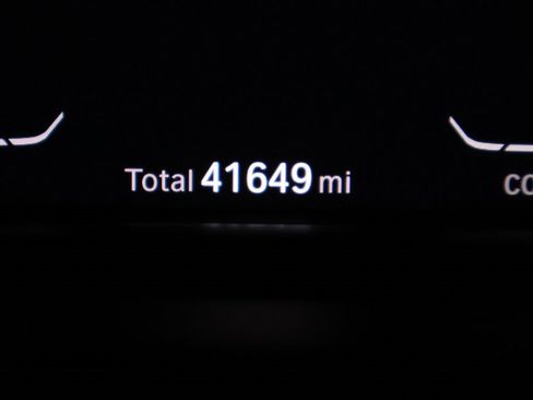 Used 2021 BMW 740i xDrive w/ Premium Package image 43