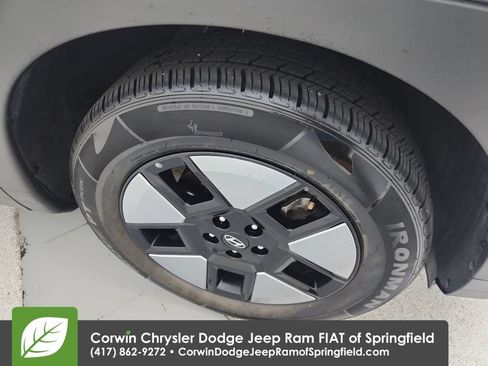 Used 2025 Hyundai Santa Fe SEL FWD image 32
