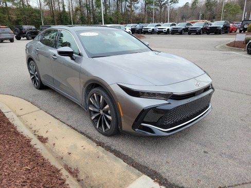 Used 2023 Toyota Crown Platinum image 7