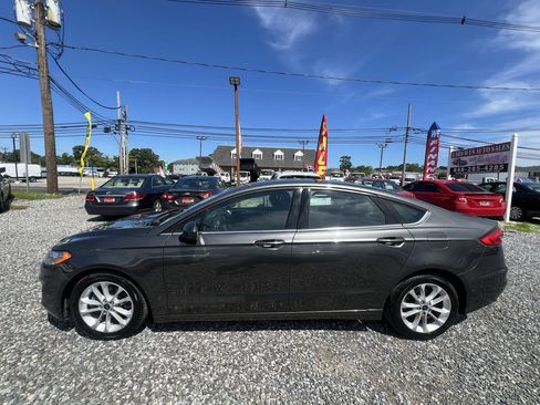 Used 2020 Ford Fusion SE FWD image 5