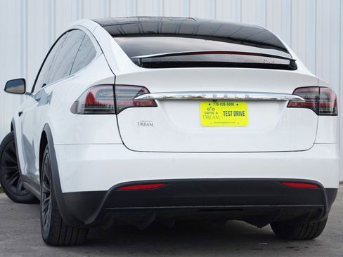 Used 2017 Tesla Model X 75D image 6