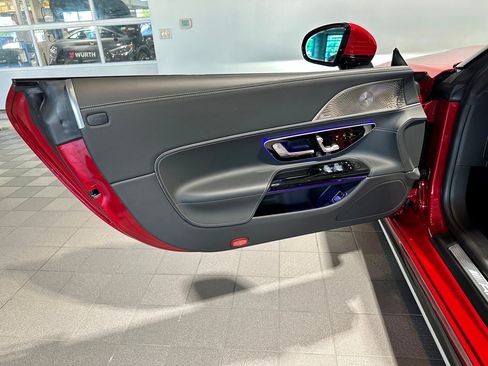Used 2024 Mercedes-Benz SL 43 AMG image 11