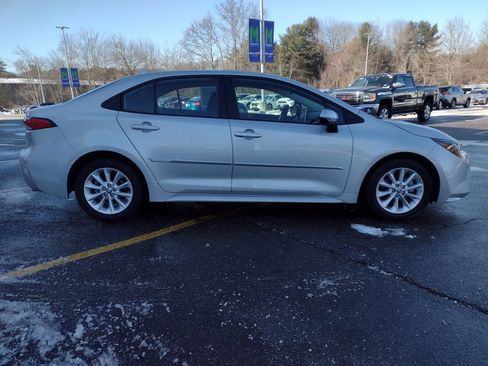 Used 2020 Toyota Corolla LE w/ LE Premium Package image 9