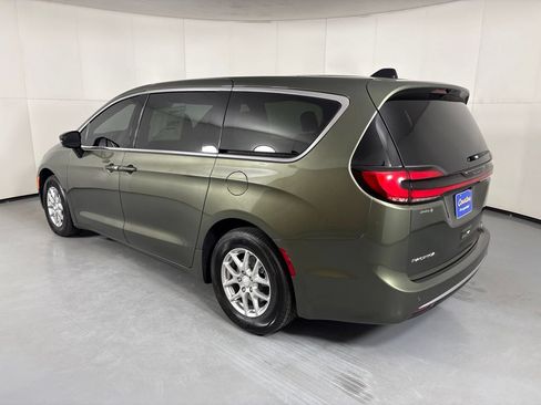 New 2027 Chrysler Pacifica Select FWD image 6