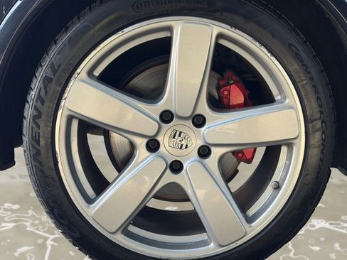 Used 2018 Porsche Cayenne GTS image 15