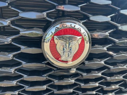 Used 2022 Jaguar XF R-Dynamic SE image 10