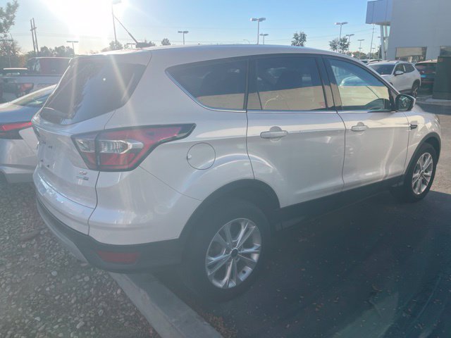 Used 2017 Ford Escape SE AWD/4WD image 2