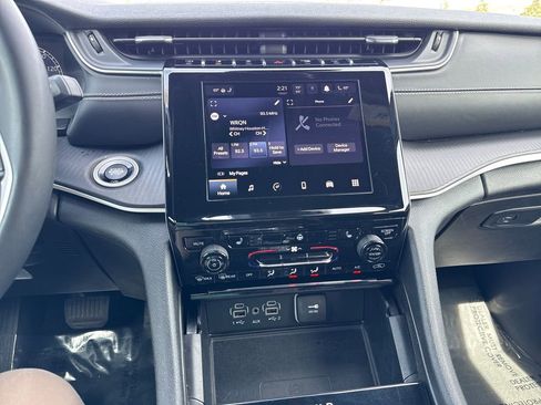 Certified 2023 Jeep Grand Cherokee L Laredo image 25