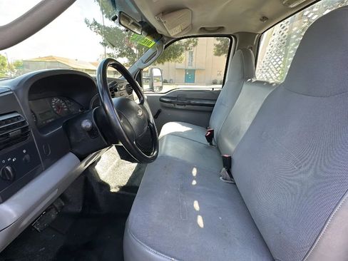 Used 2006 Ford F550 2WD Regular Cab Super Duty image 10
