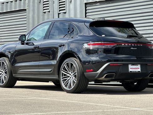 Certified 2025 Porsche Macan image 3