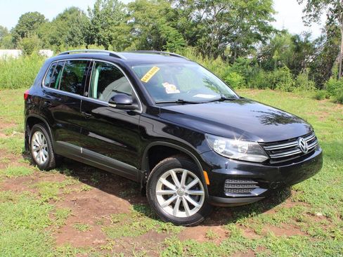 Used 2017 Volkswagen Tiguan Wolfsburg Edition AWD/4WD image 3