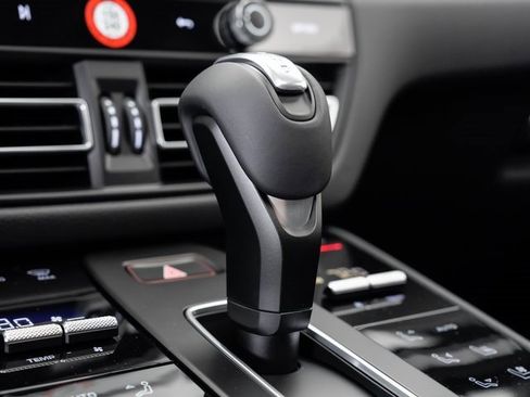 Certified 2025 Porsche Macan image 21