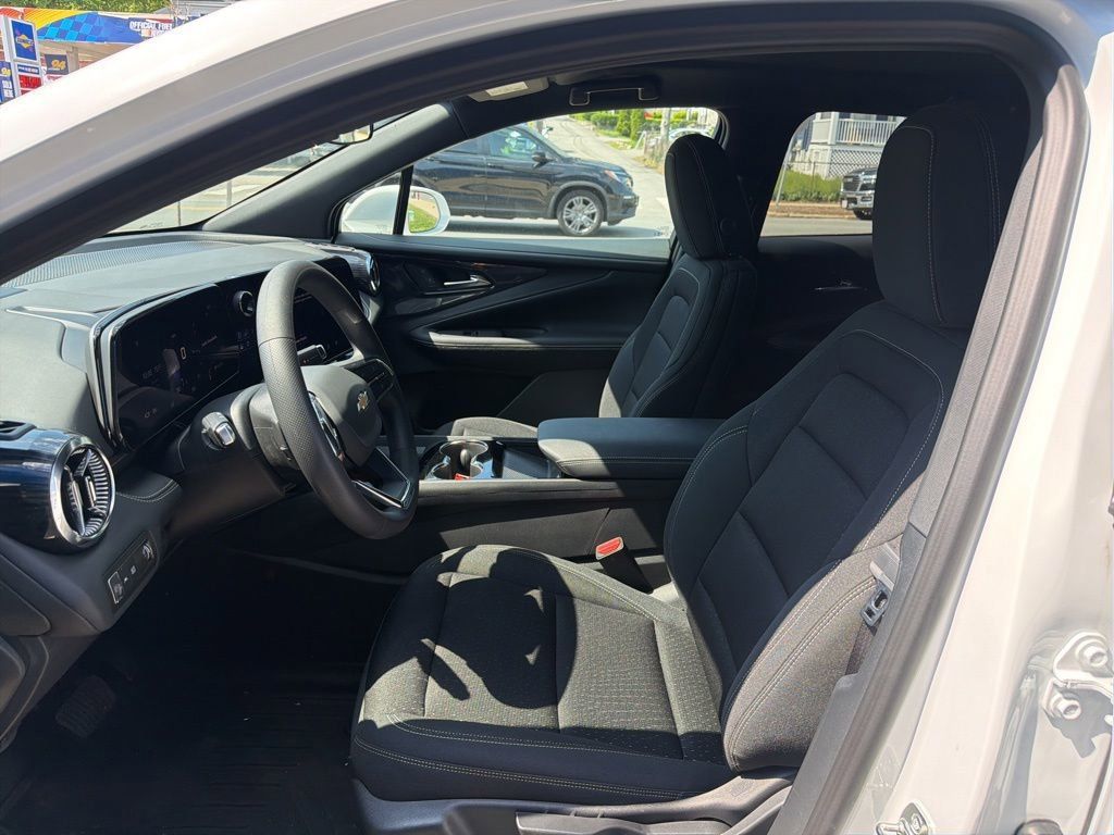 New 2025 Chevrolet Blazer EV LT w/ LPO, All-Weather Mat Package AWD/4WD image 17
