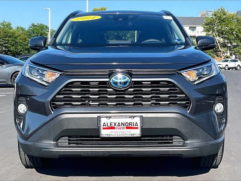 Used 2021 Toyota RAV4 XLE w/ Convenience Package AWD/4WD image 3