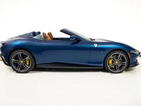 Certified 2025 Ferrari Roma Spider RWD image 3